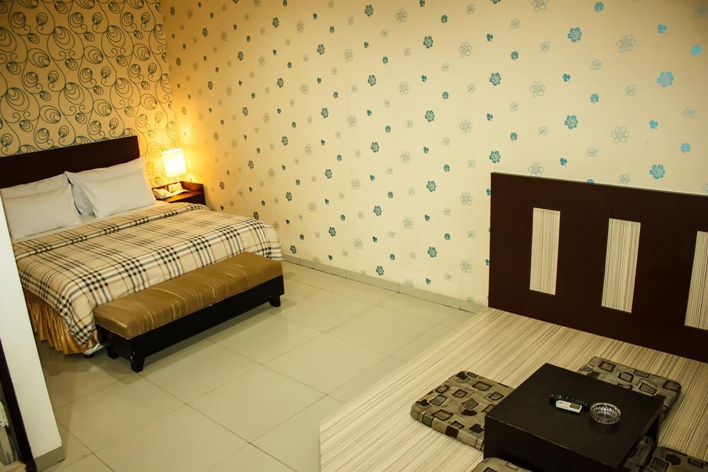 Vindhika Hotel Makassar Exterior foto