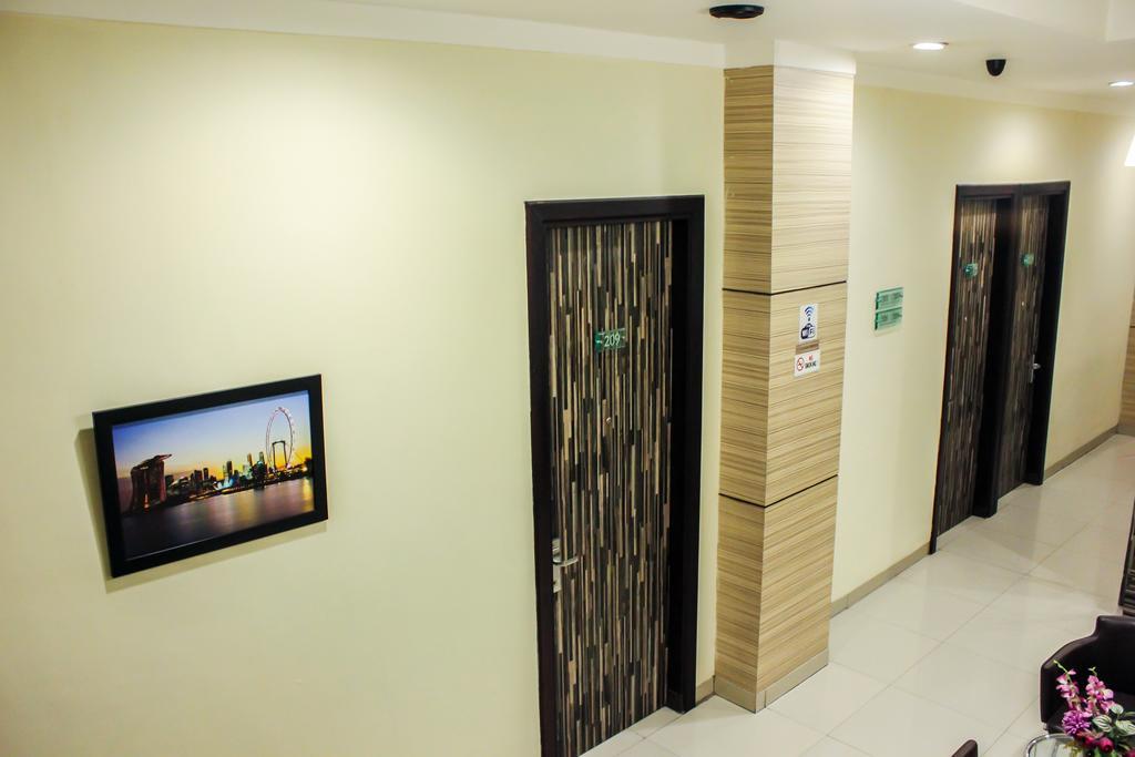 Vindhika Hotel Makassar Exterior foto