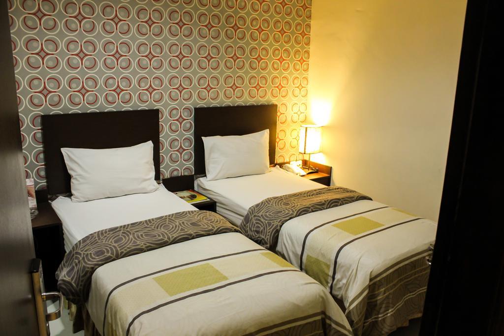 Vindhika Hotel Makassar Exterior foto