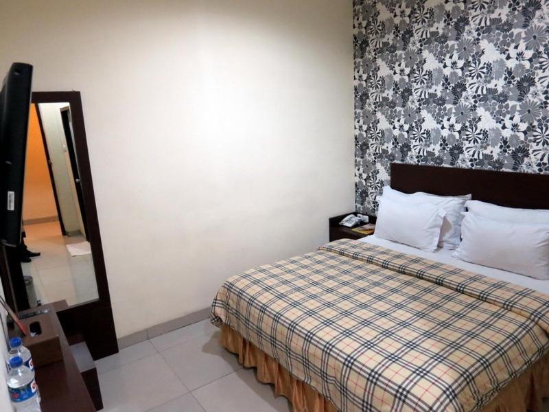 Vindhika Hotel Makassar Zimmer foto