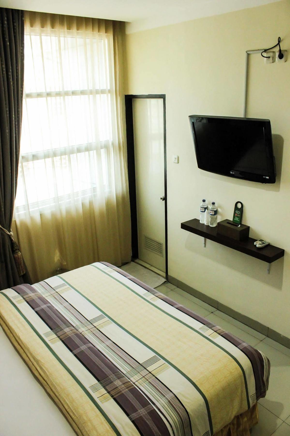Vindhika Hotel Makassar Exterior foto