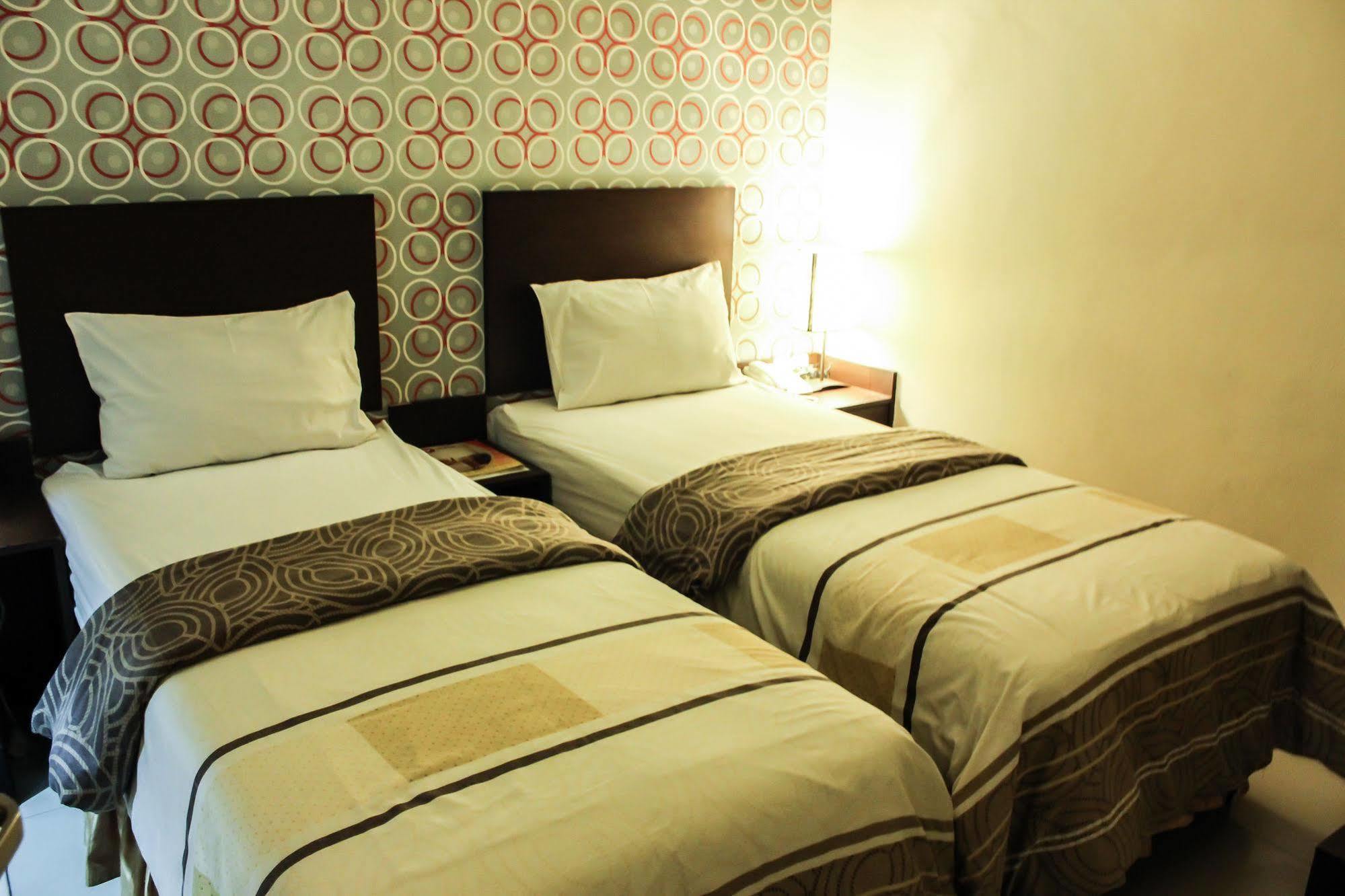 Vindhika Hotel Makassar Exterior foto